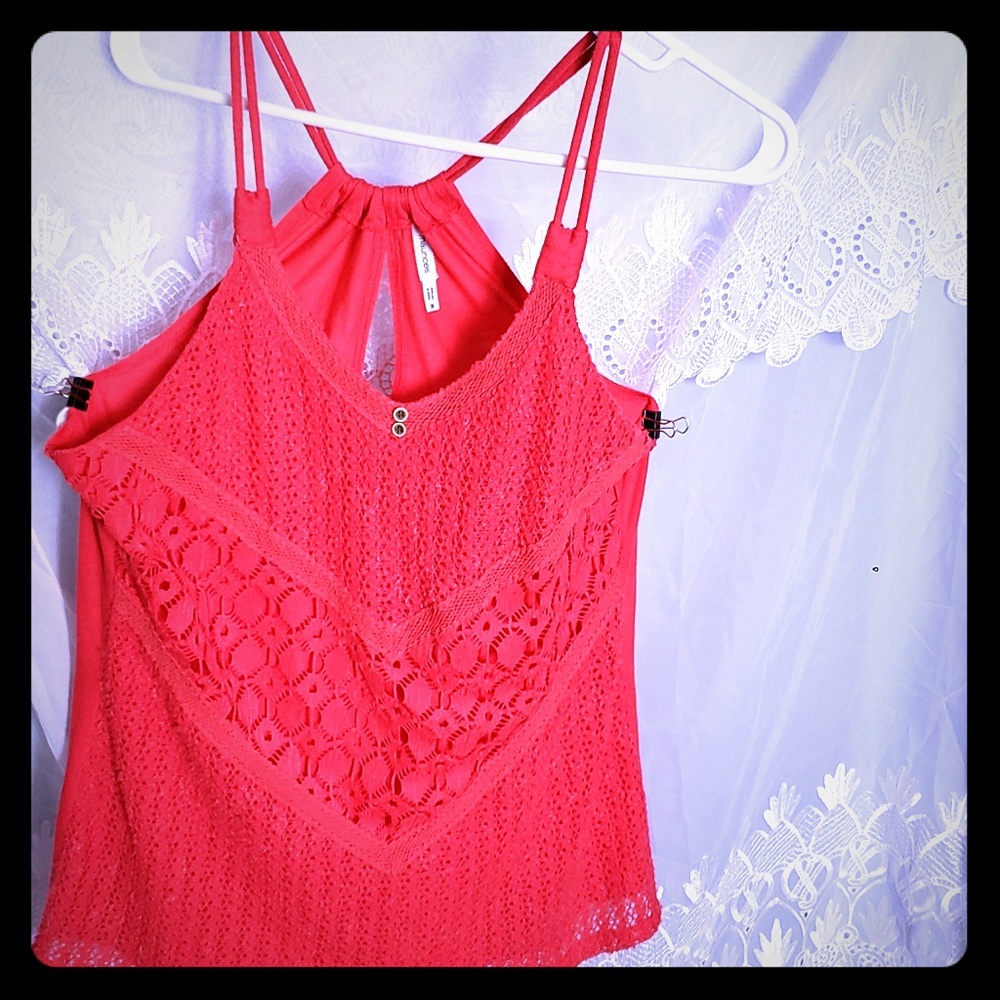 Pink crocheted front tanktop